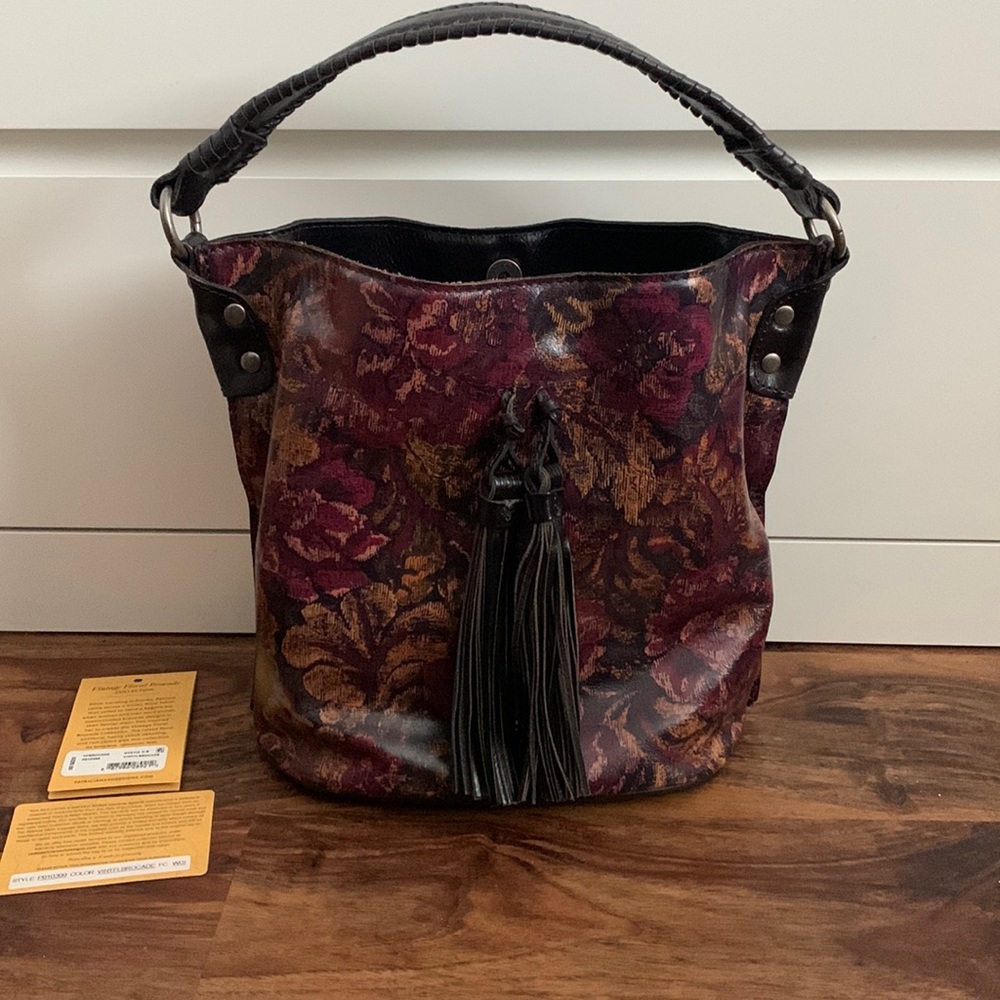 Gently used Patricia Nash Otavia Vintage Floral Brocade!100% full-grain leather